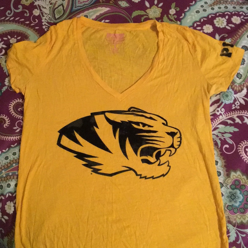 Vneck tshirt